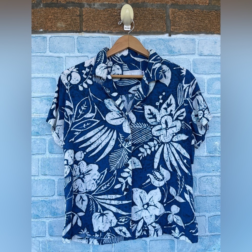 Jams World Blue Floral Print Button Down Size Medium